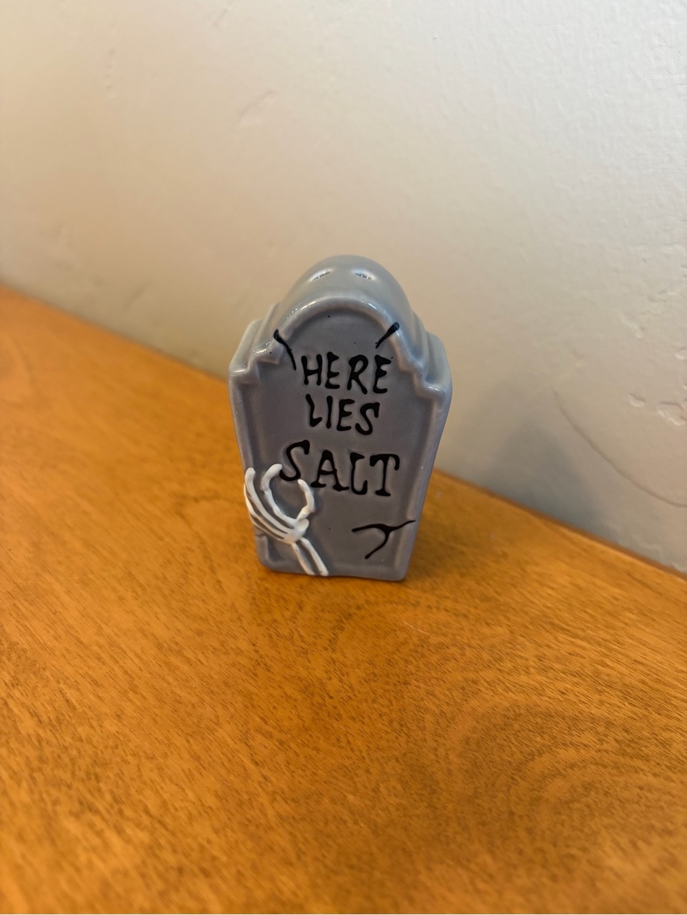 NWT Cracker Barrel “Here Lies Salt” Tombstone Shaker